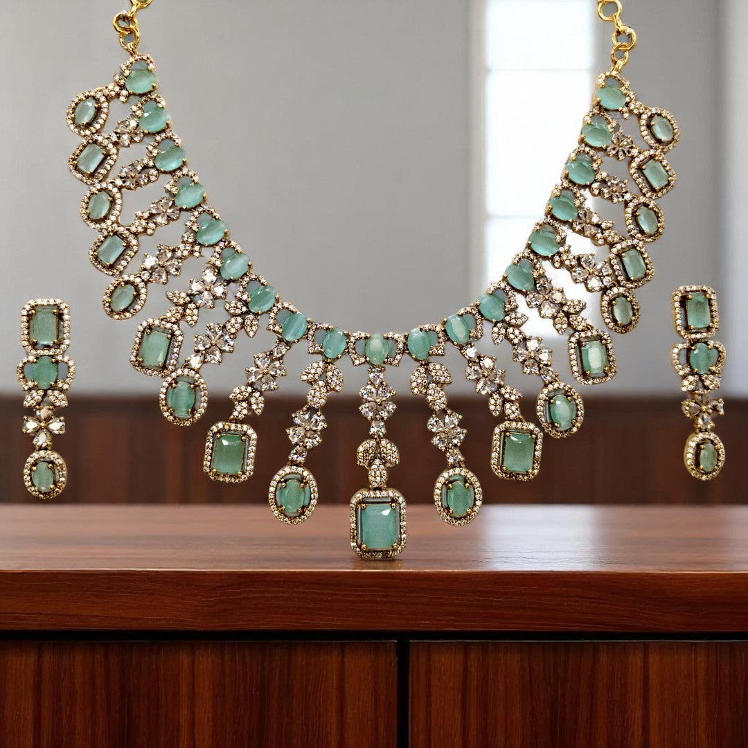 Temple Necklace with Earrings - gold | green
