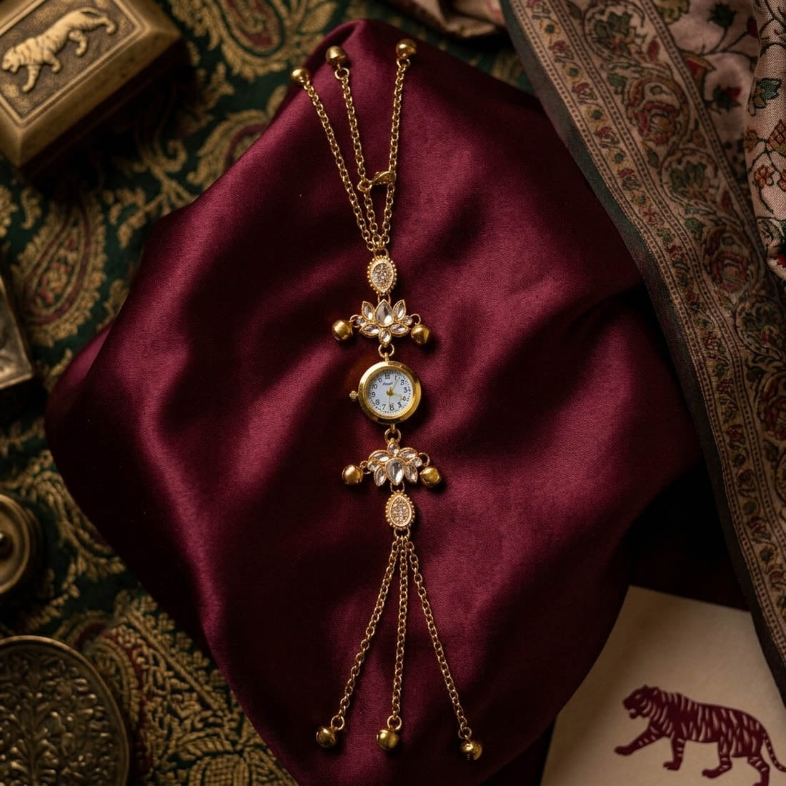 Kundan-Armbanduhr für Damen – Elegante indische Schmuckuhr im Ethno-Design