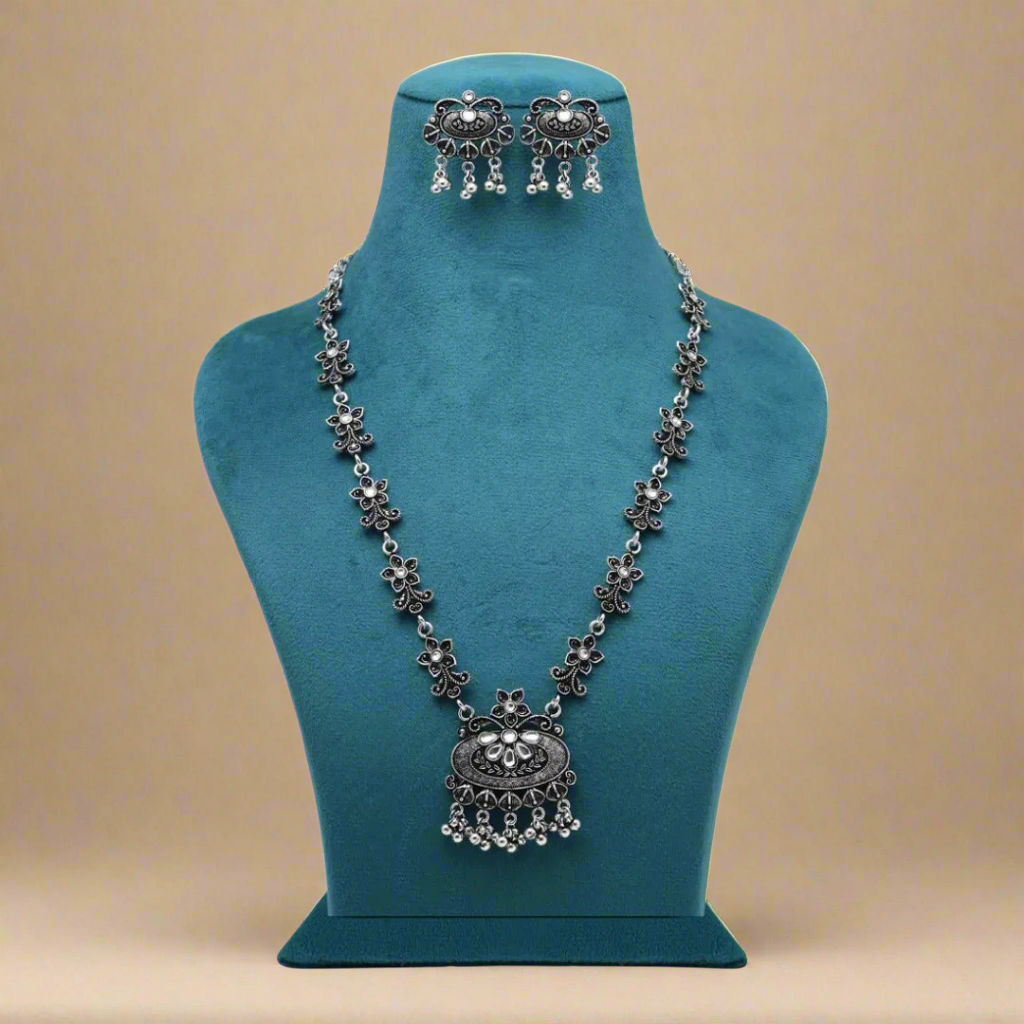 Halskette mit Ohrringe - Oxidiert