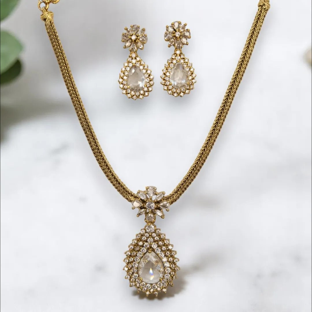 Trendy Halskette mit Ohrringe - gold | weiß