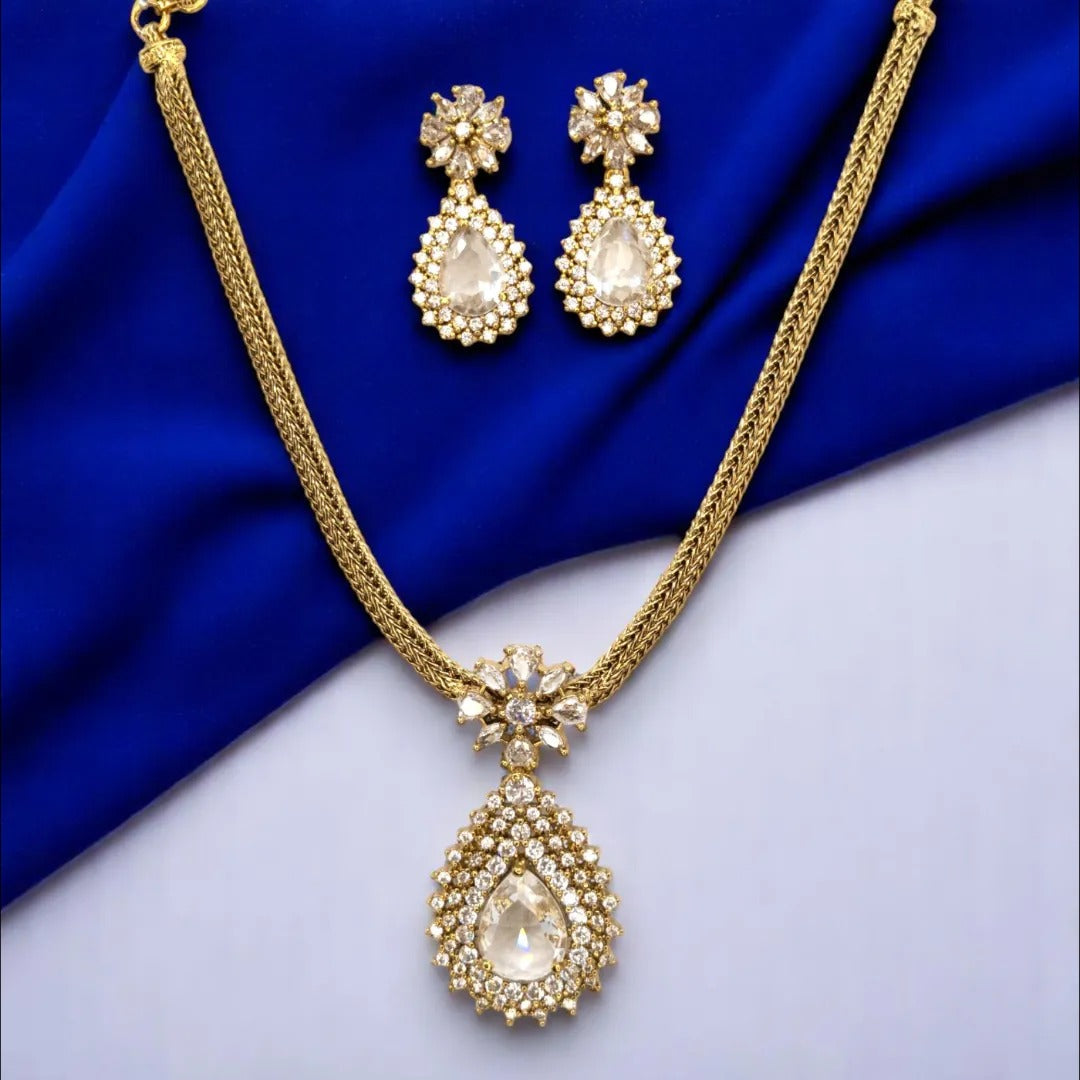 Trendy Halskette mit Ohrringe - gold | weiß