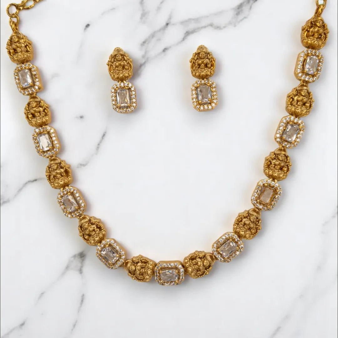 Trendy Halskette mit Ohrringe - gold | weiß
