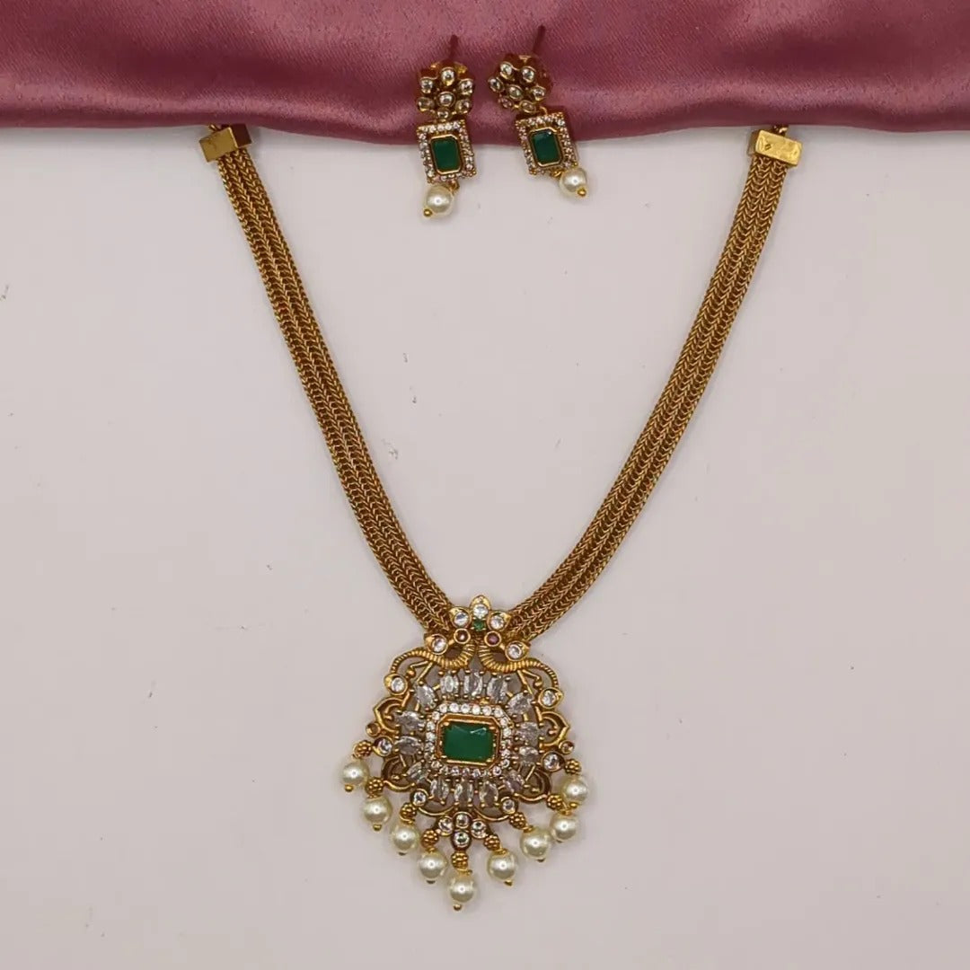 Trendy necklace with earrings - gold | green