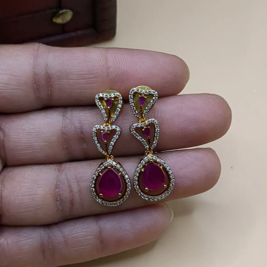 Trendy necklace with earrings - gold | magenta