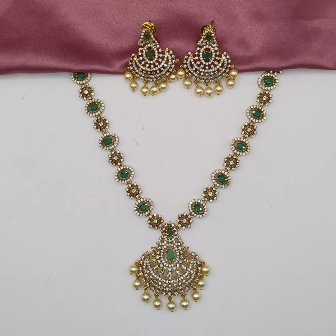 Trendy necklace with earrings - gold | green