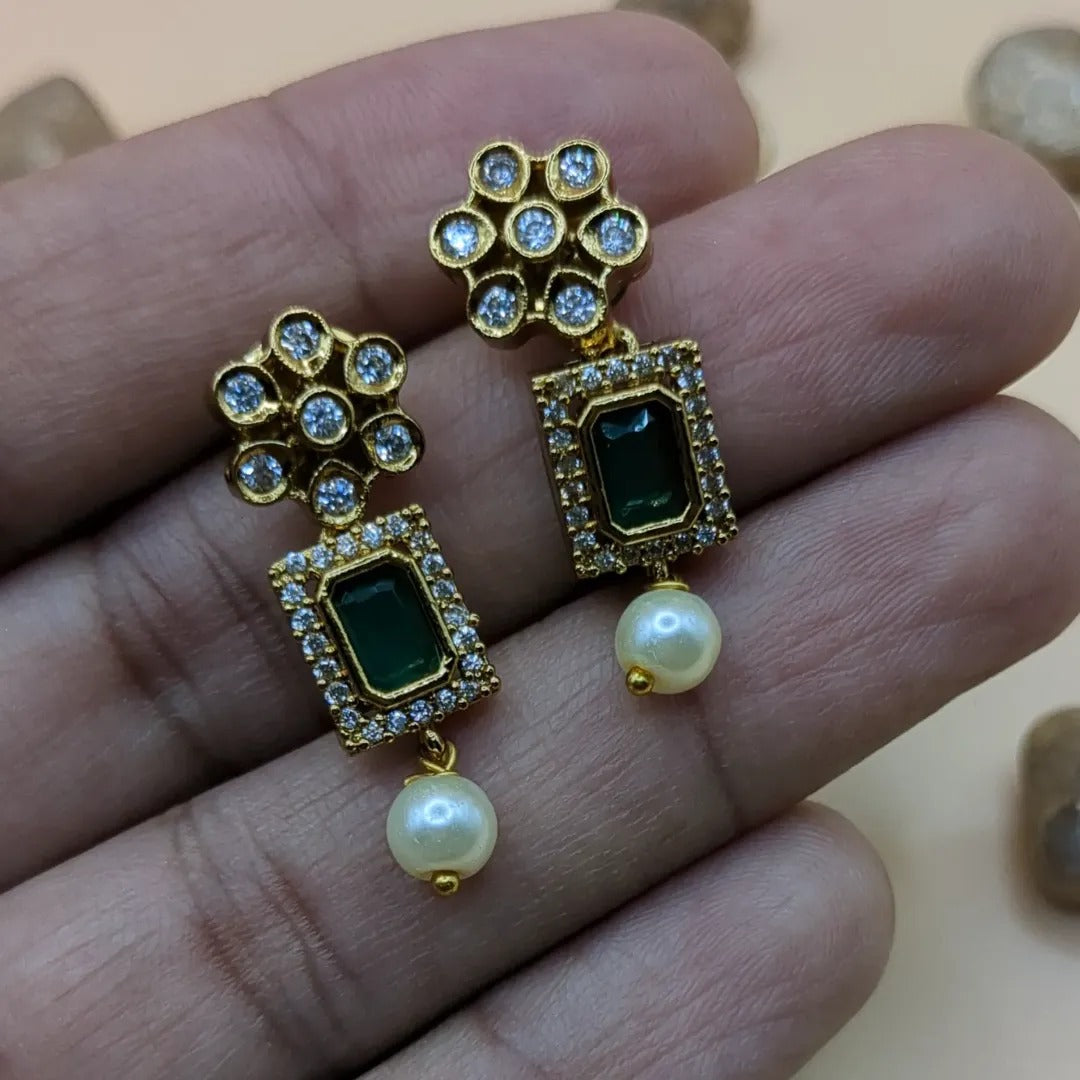 Trendy necklace with earrings - gold | green