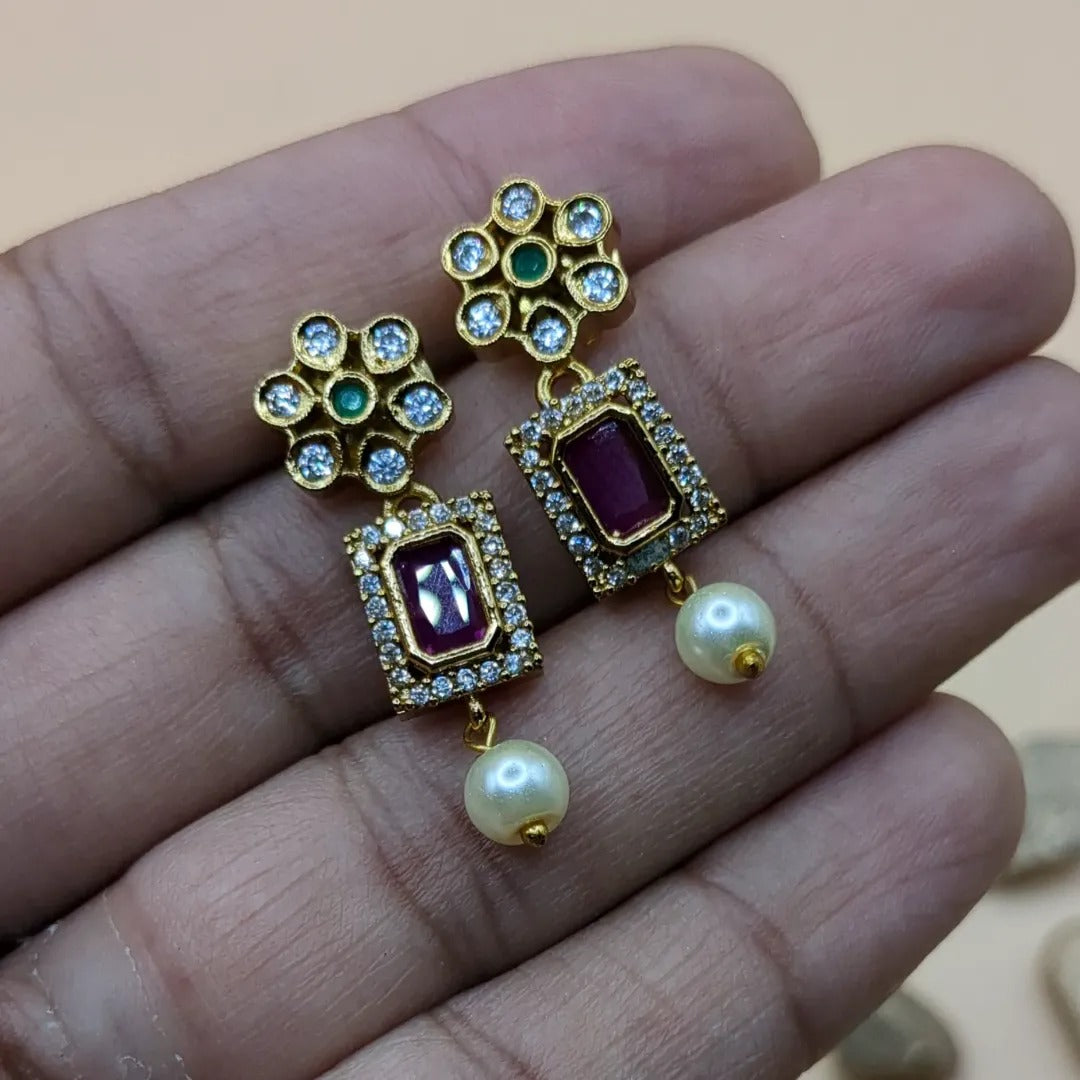 Trendy necklace with earrings - gold | magenta