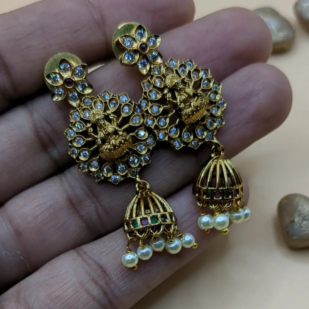 Trendy necklace with earrings - gold