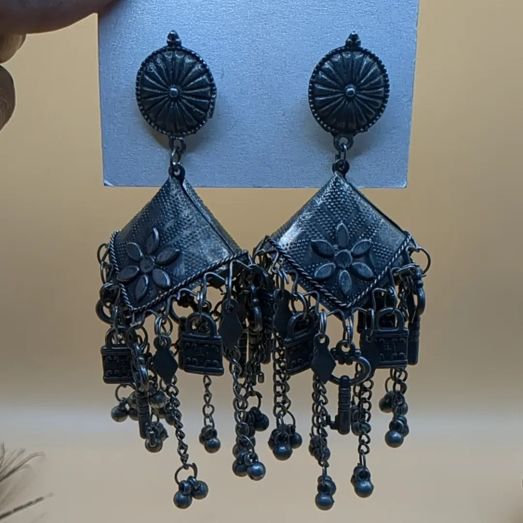 Earrings - Jumkha | silver oxidized
