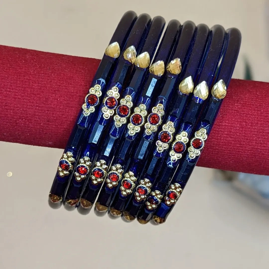 Colored bangle set with 8 bangles