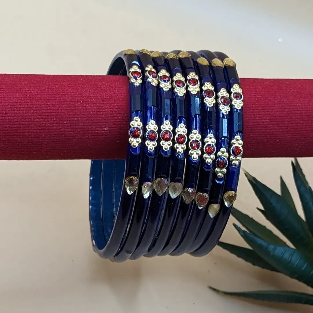 Colored bangle set with 8 bangles