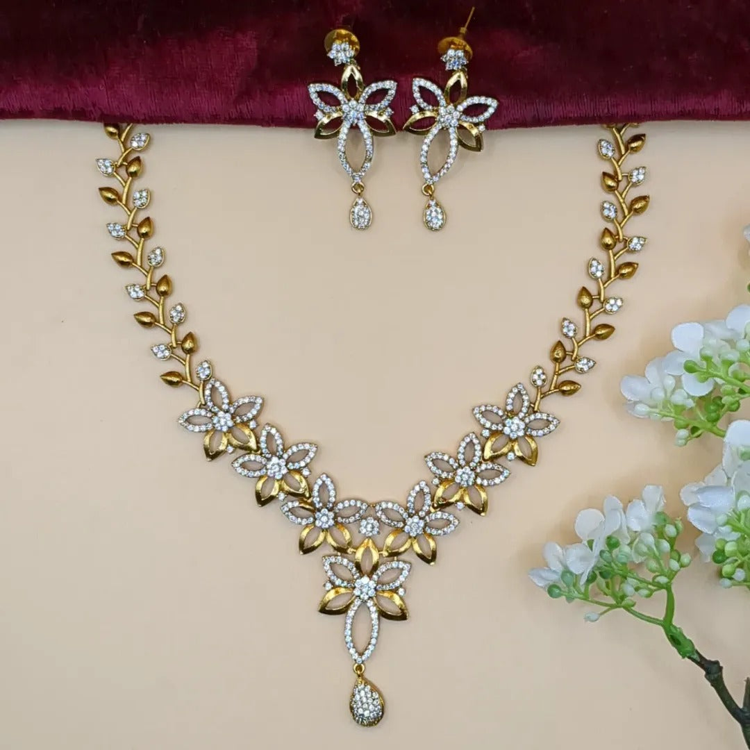 Trendy Halskette mit Ohrringe - gold | weiß