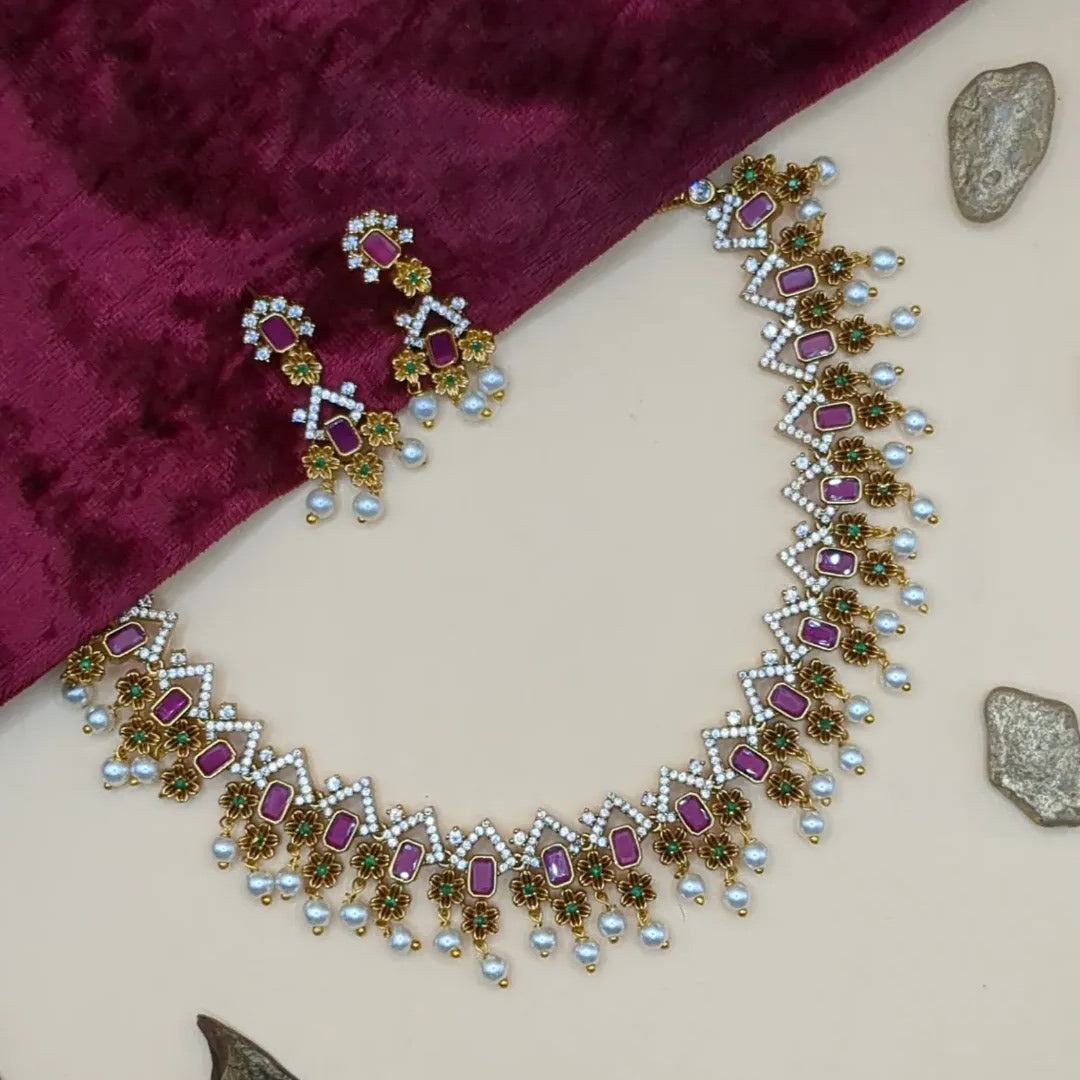 Trendy Halskette mit Ohrringe - gold | Magenta
