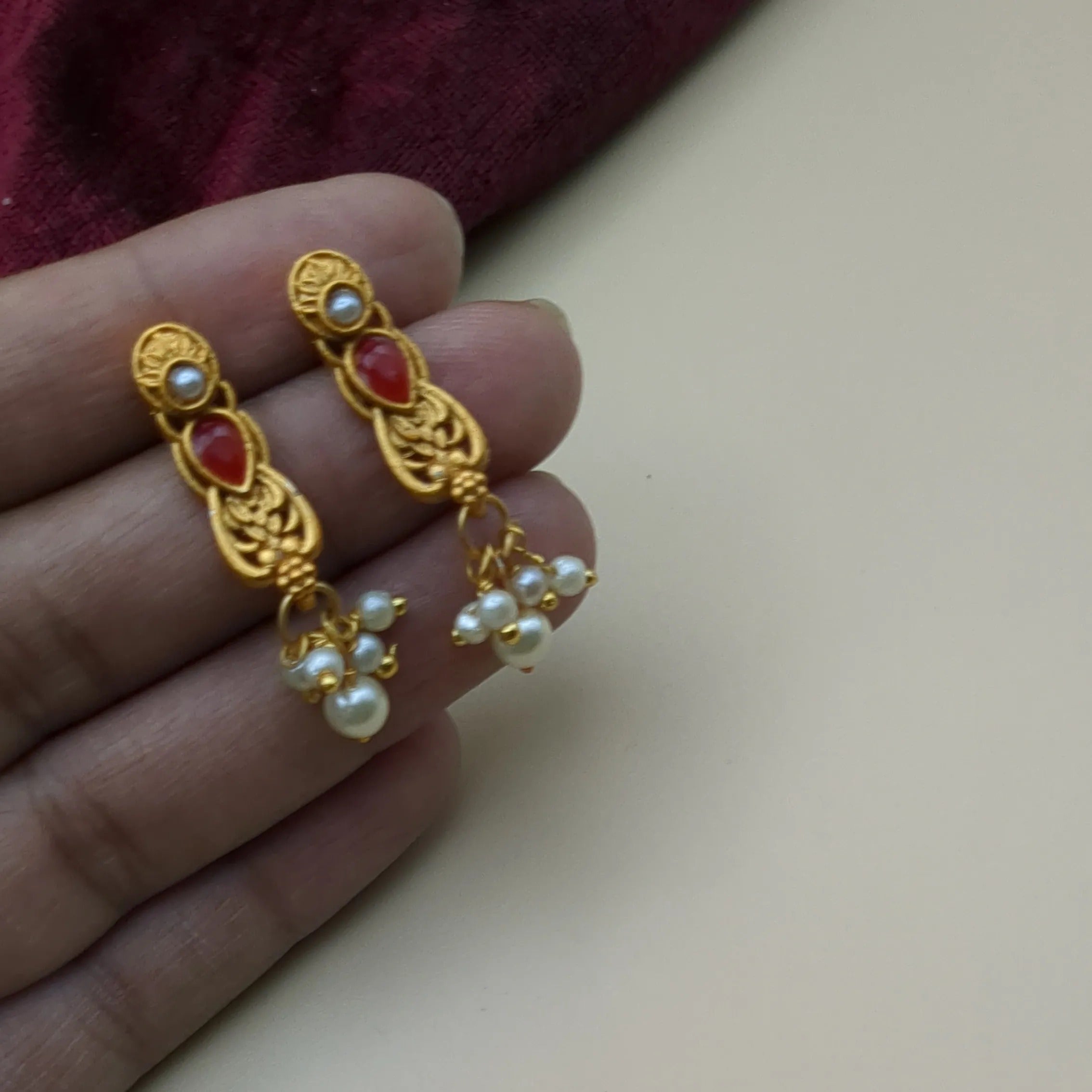 Tempel Halskette mit Ohrringe - gold