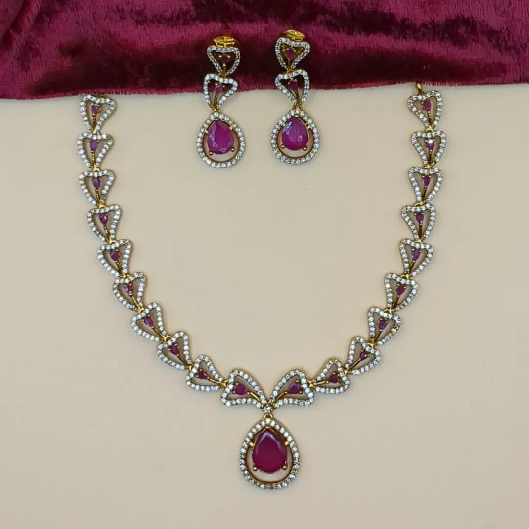 Trendy necklace with earrings - gold | magenta