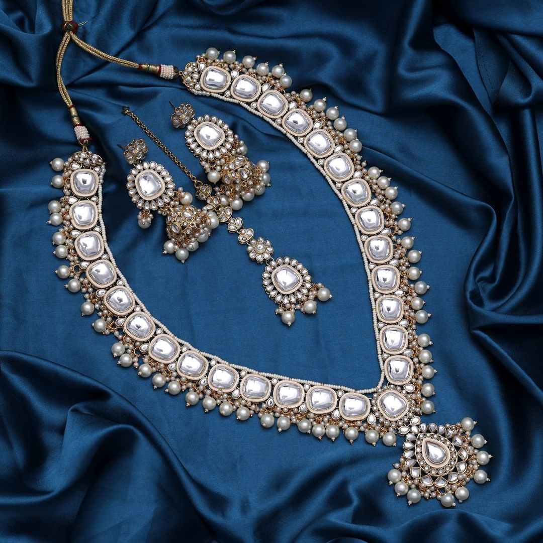 Kundan Lange kette mit Ohrringe & Tikka - gold | weiß| Perlen - Lange