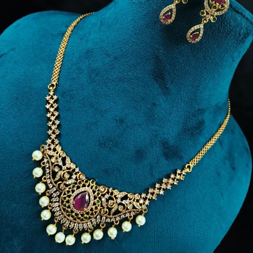 Trendy Halskette mit Ohrringe - gold | Magenta
