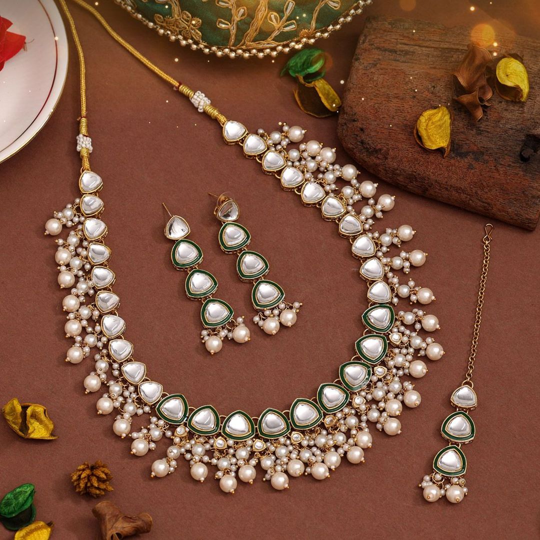 Kundan Lange kette mit Ohrringe & Tikka - gold | weiß|Perlen - Lange
