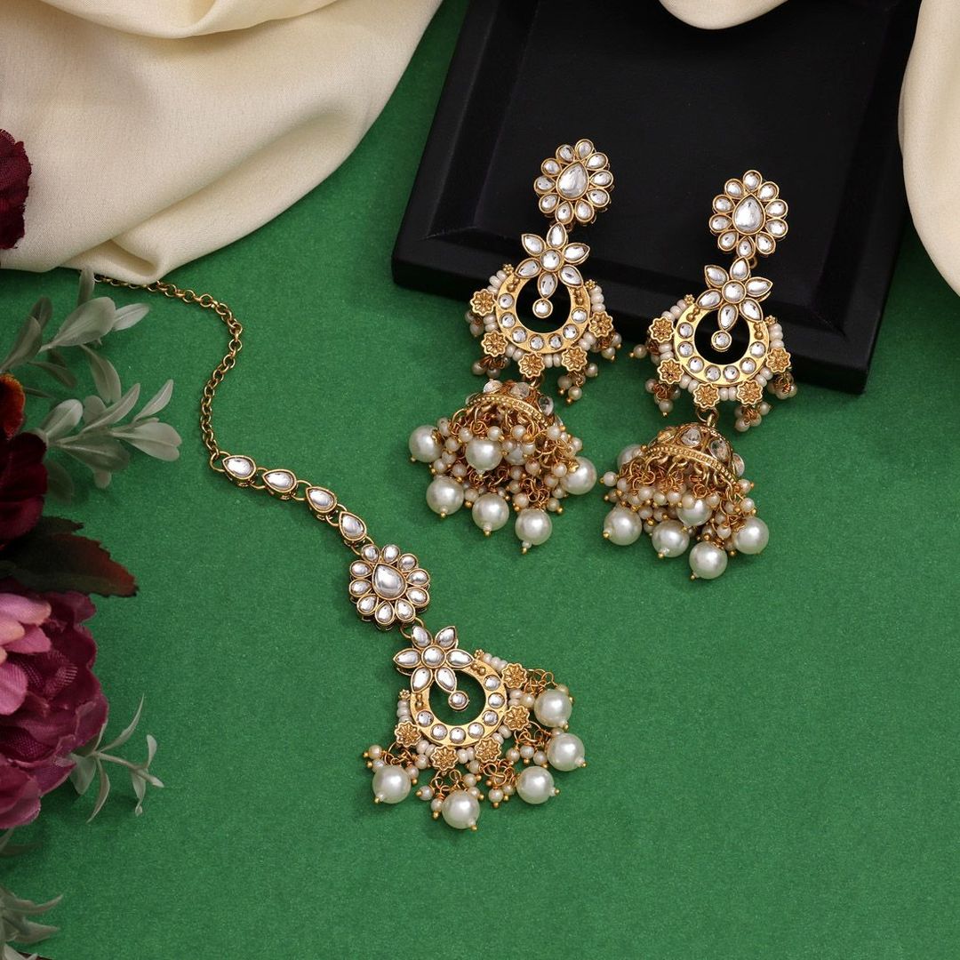 Kundan Lange kette mit Ohrringe & Tikka - gold | weiß | Perlen - Lange