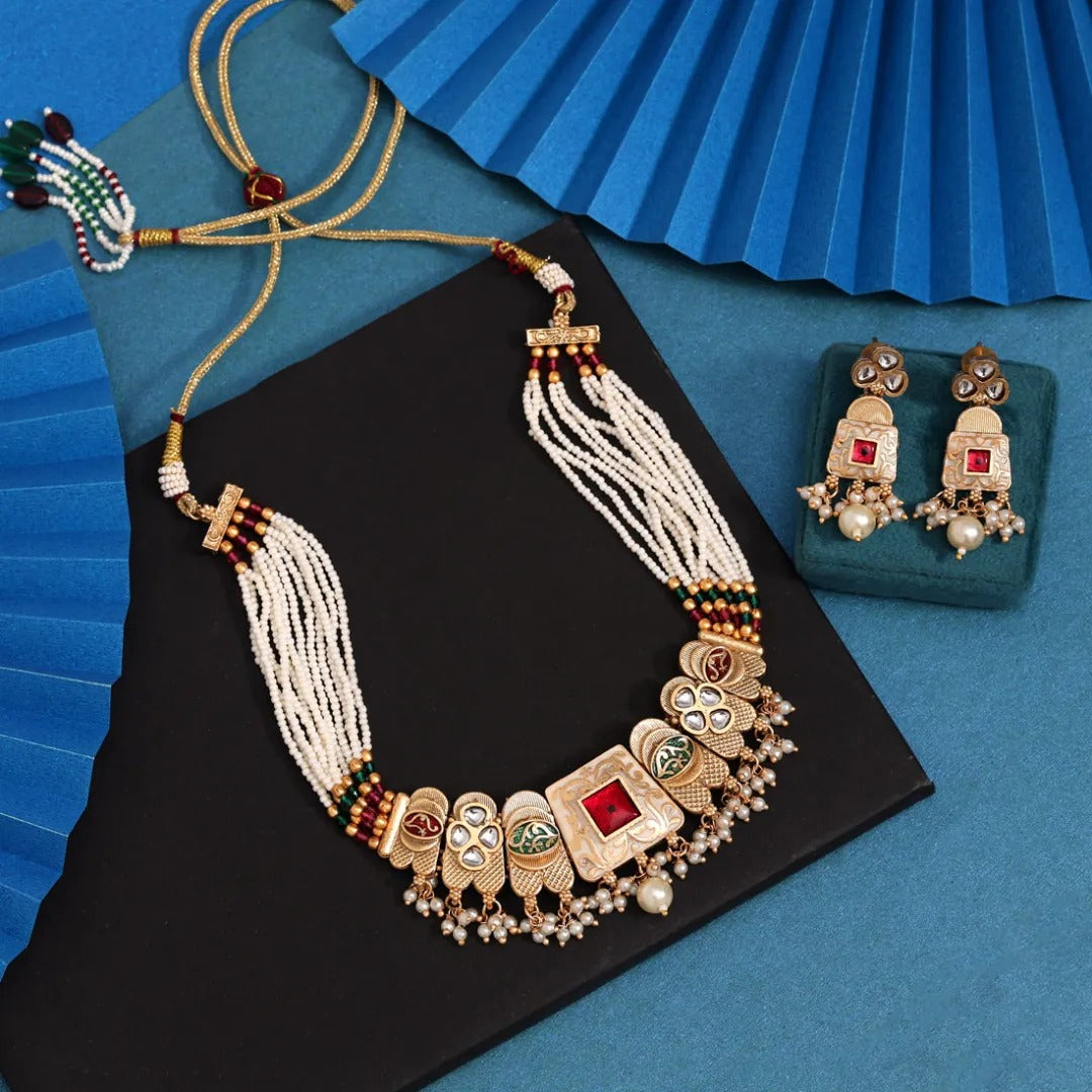 Kundan Antique Halskette mit Ohrringe & Tikka - gold | weiß
