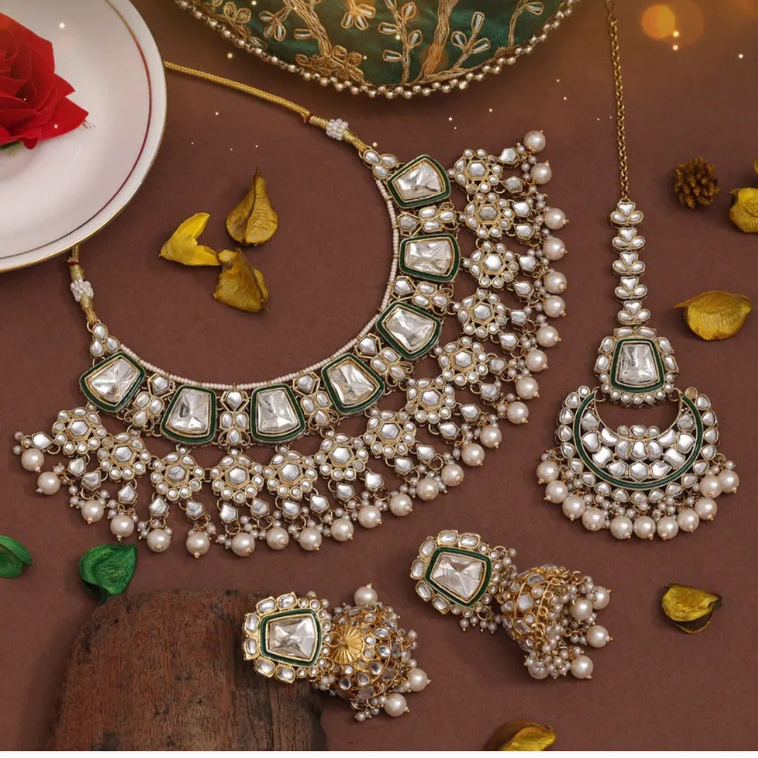 Kundan Halskette mit Ohrringe & Tikka | gold