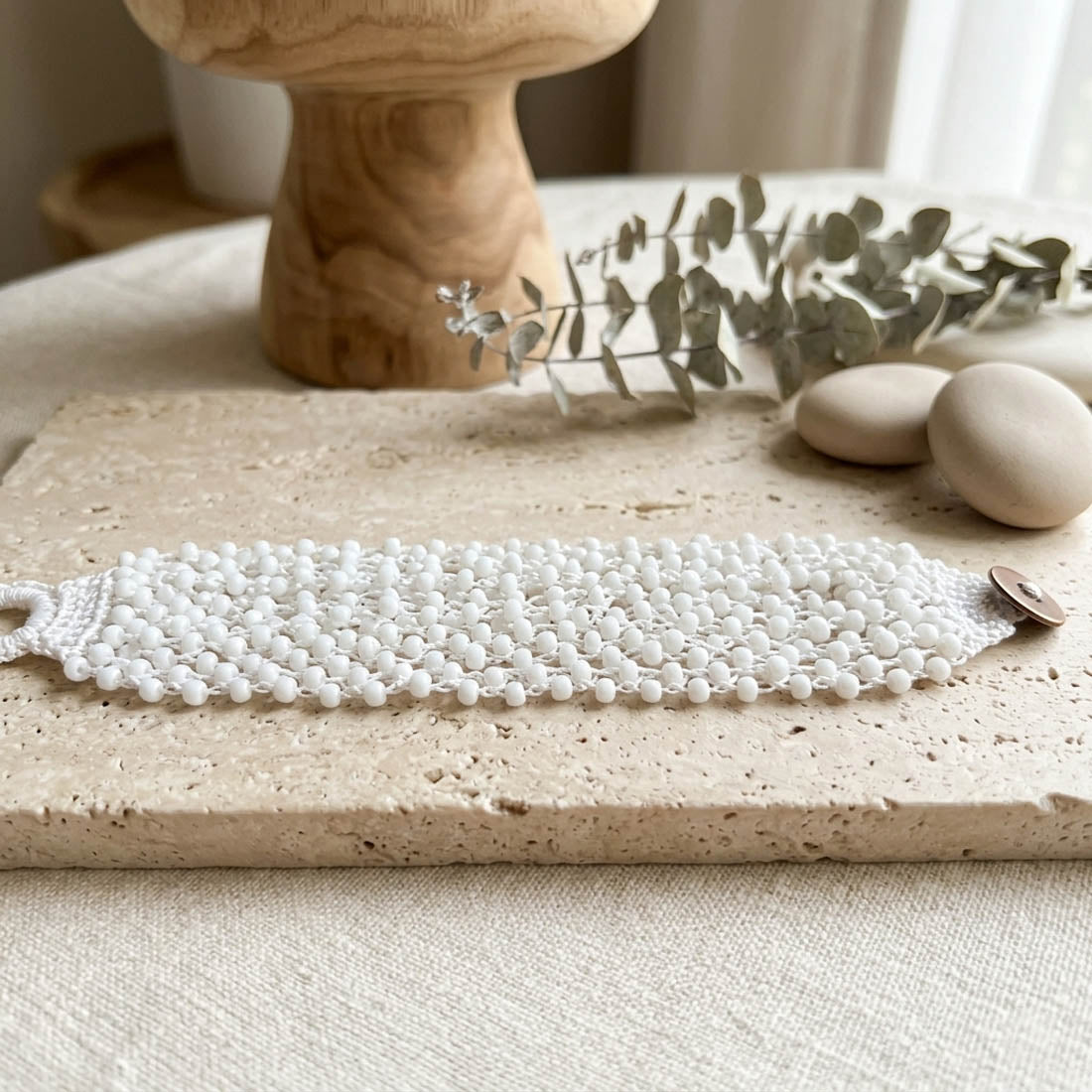Trendiges Multi-Bead Statement Armband – weiß