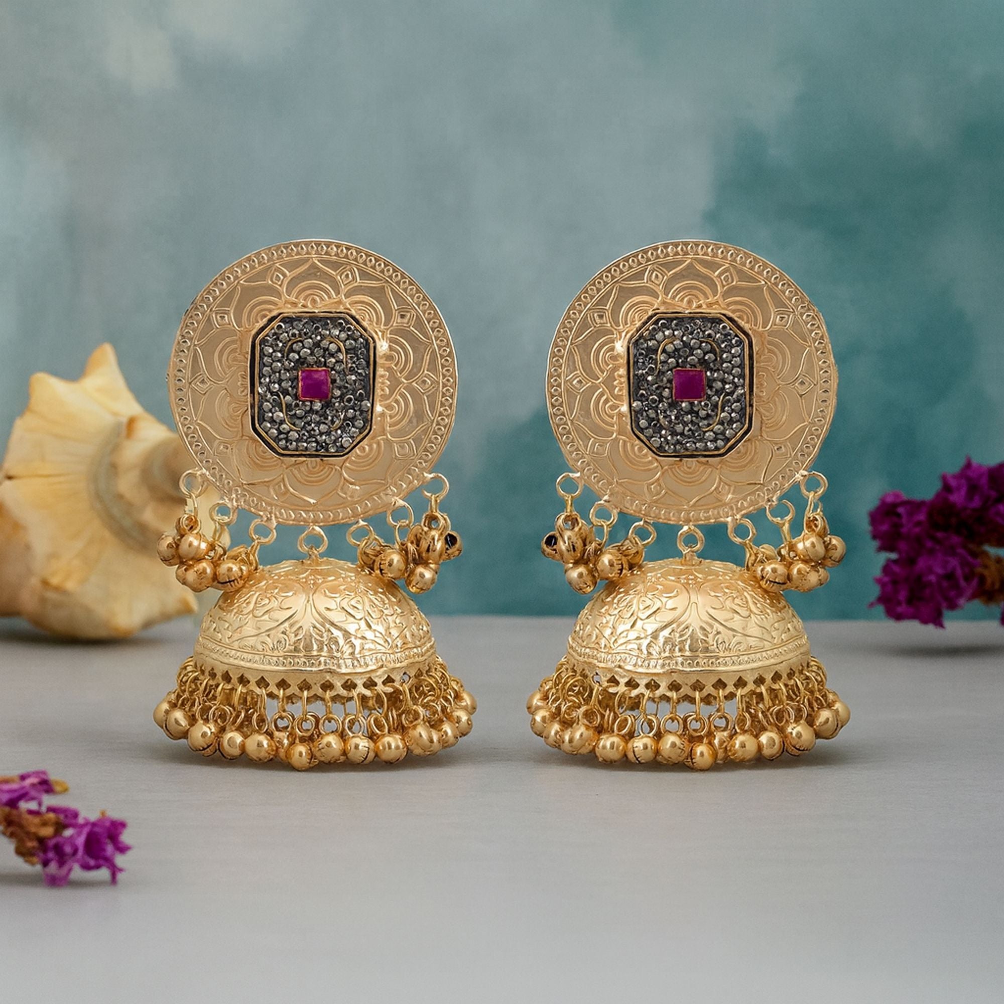 Lange goldfarbene Kaschmir-Ohrringe | Jumkha groß