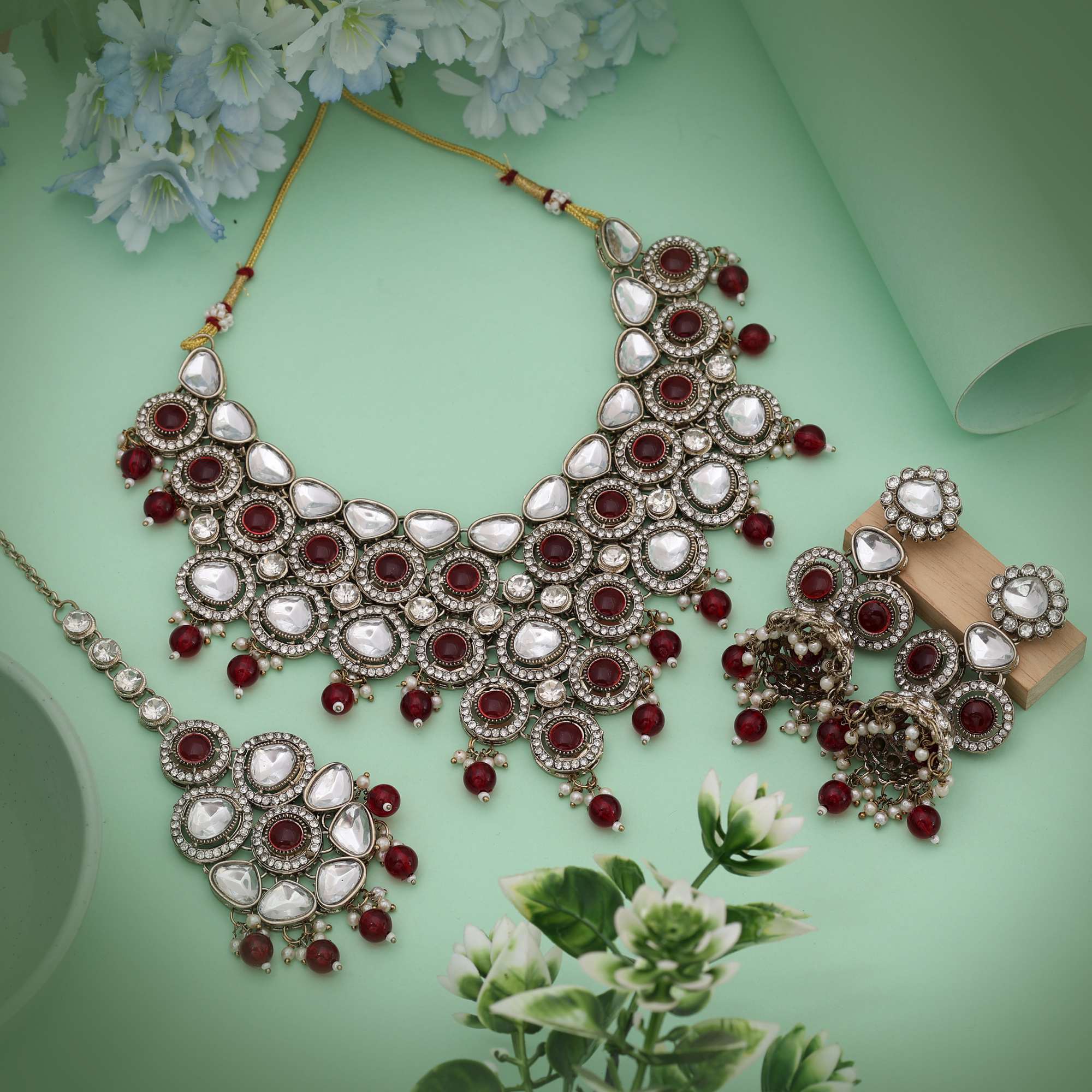 Kundan Halskette mit Ohrringe & Tikka - gold |  maroon