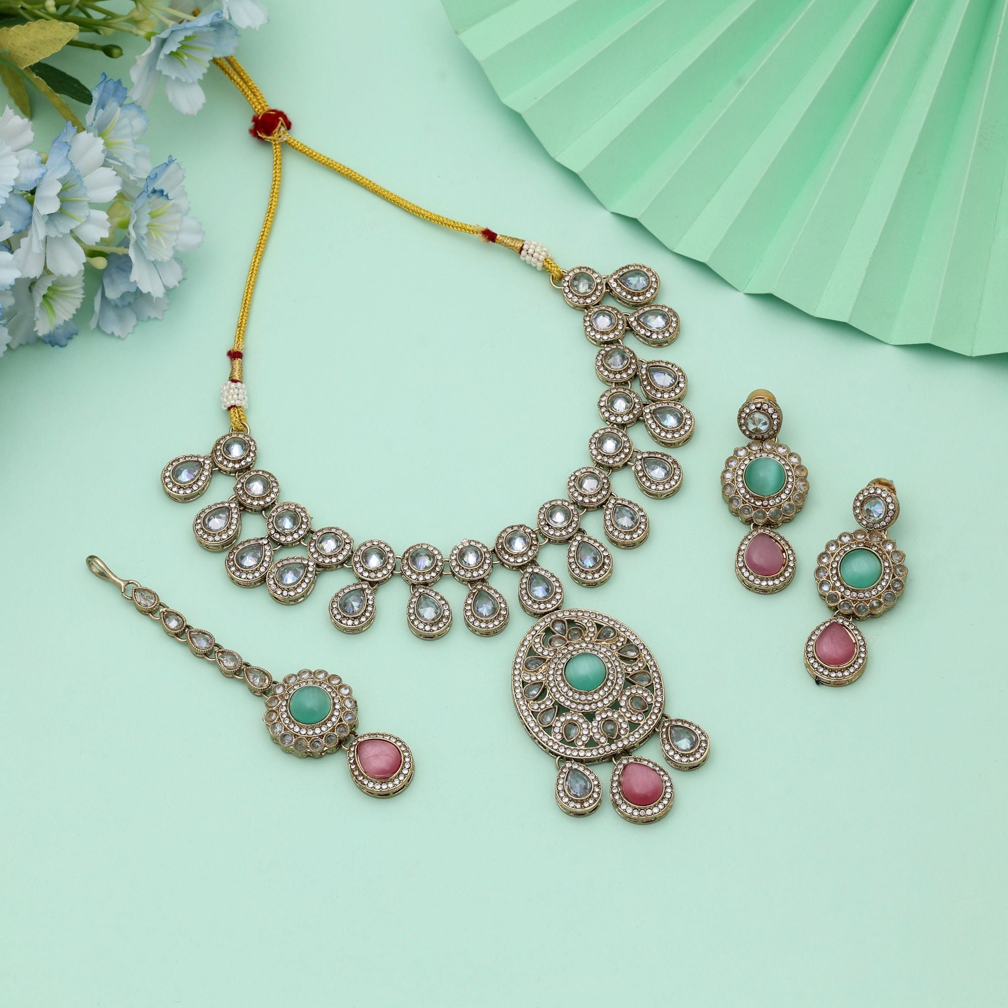 Kundan Halskette mit Ohrringe & Tikka - gold |  rosa , mint