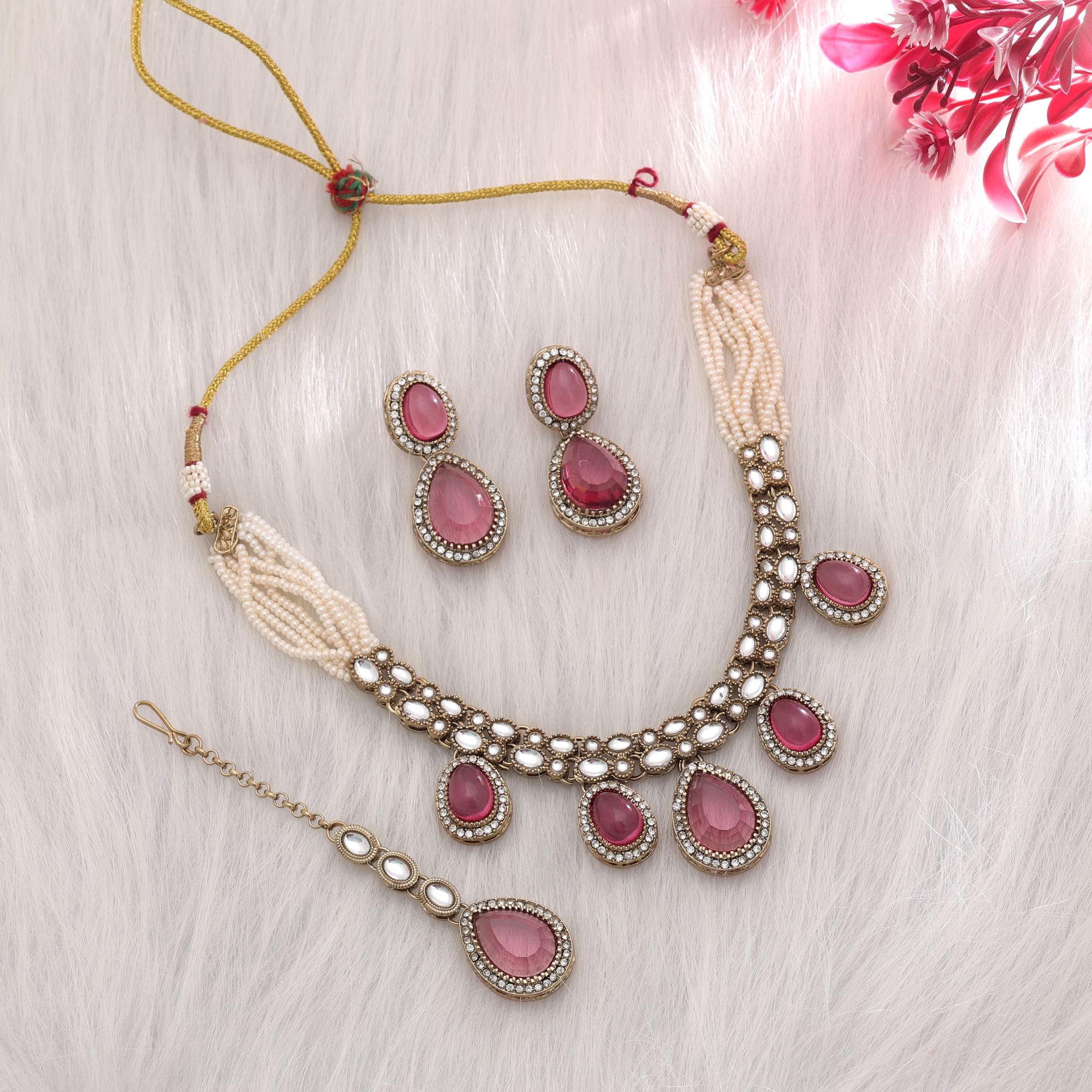 Kundan Halskette mit Ohrringe & Tikka - gold | Magenta