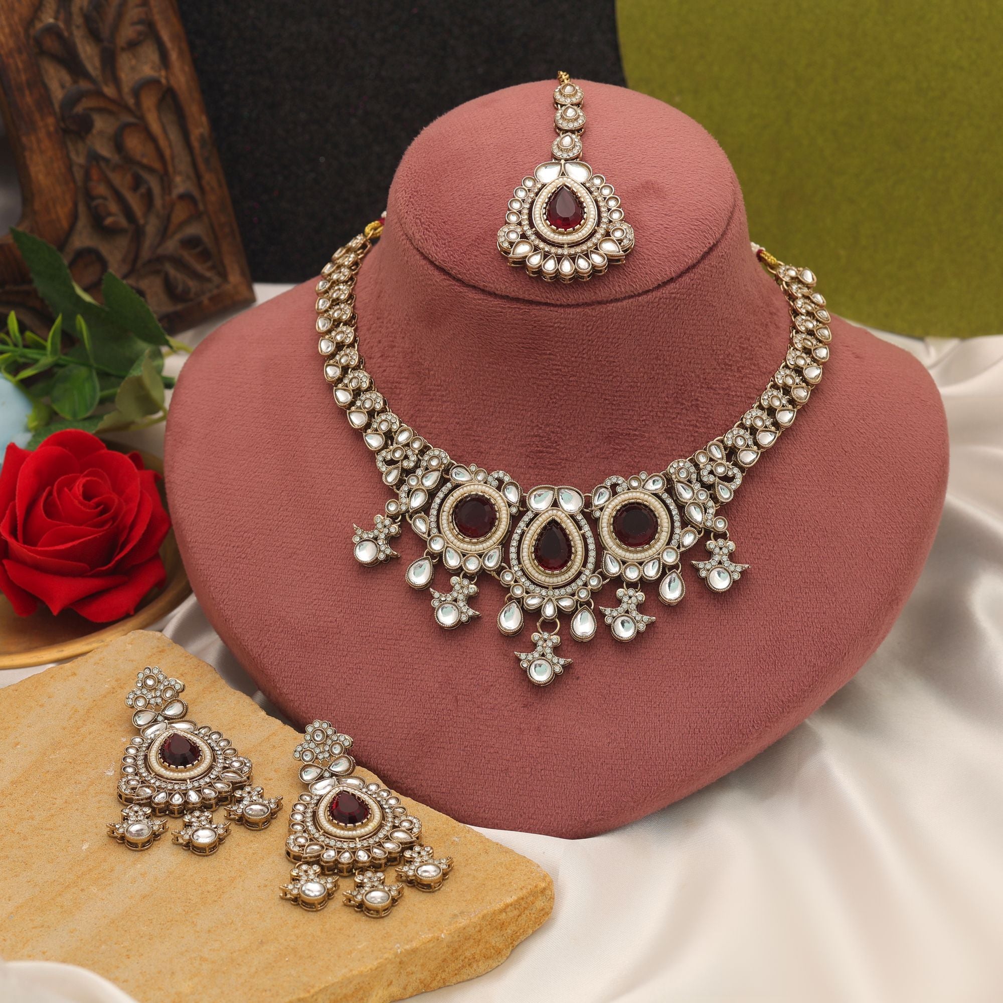 Kundan Halskette mit Ohrringe & Tikka - gold | maroon
