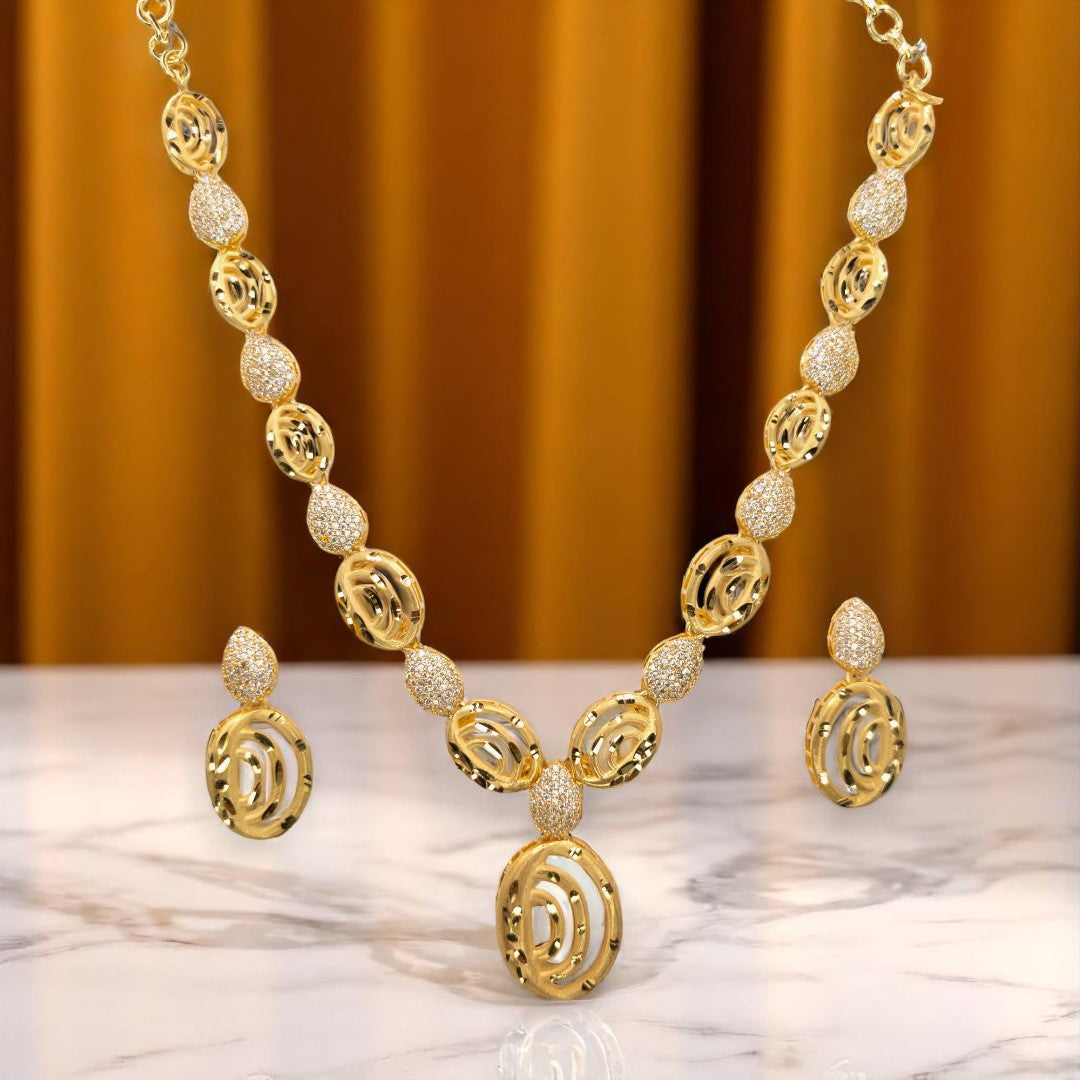 Trendy - Halskette mit Ohrringe - Micro Plate Gold | weiß