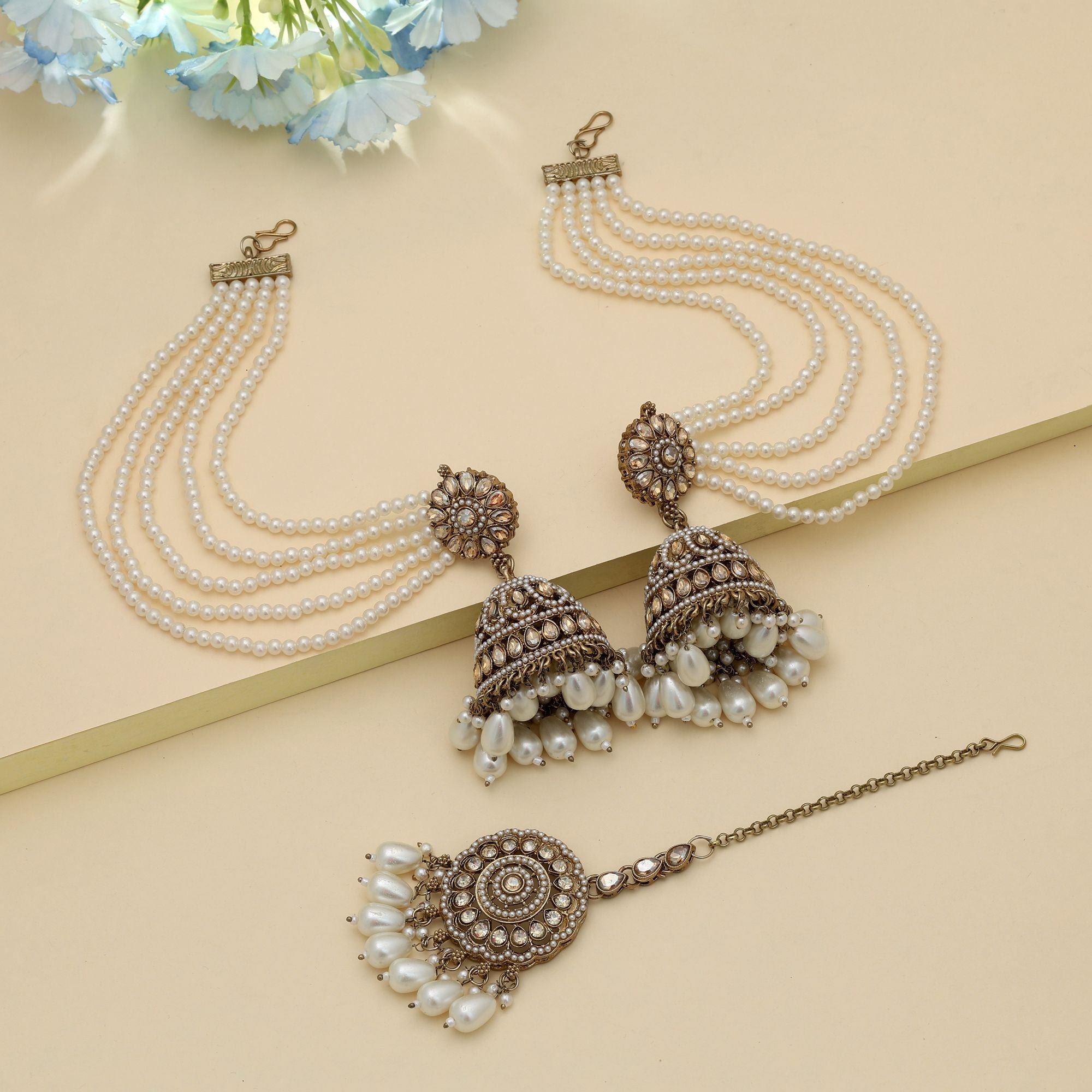 Kundan Ohrringe mit Tikka - Jumkha | gold | Gold , weiß