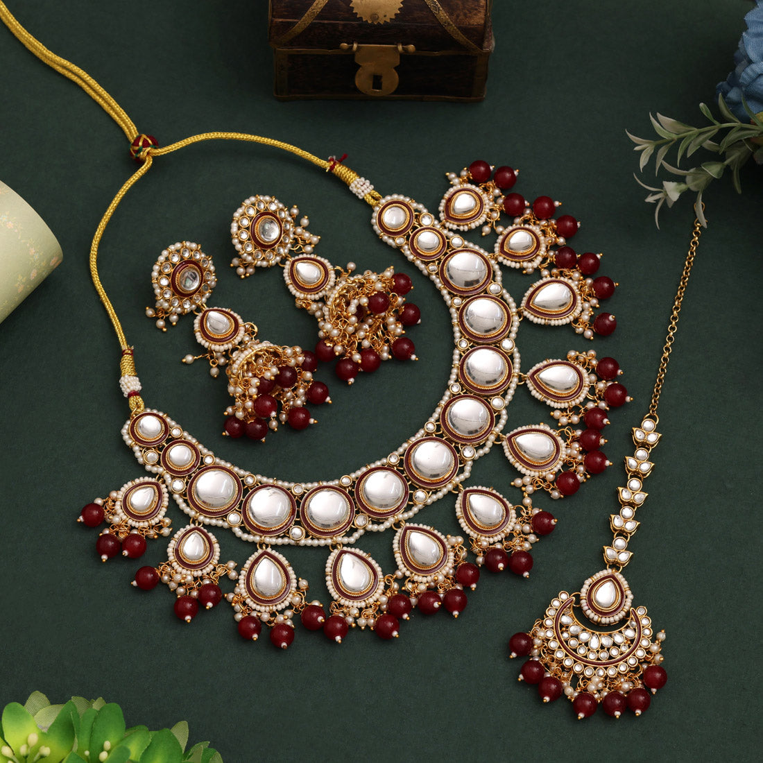 Kundan Halskette mit Ohrringe & Tikka - gold | maroon