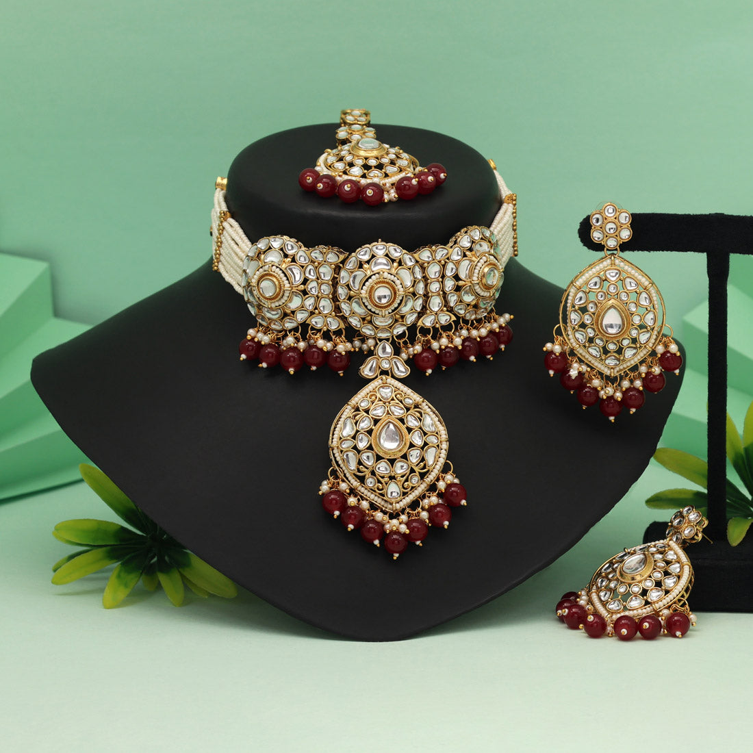 Kundan Choker Halskette mit Ohrringe & Tikka - gold |  maroon