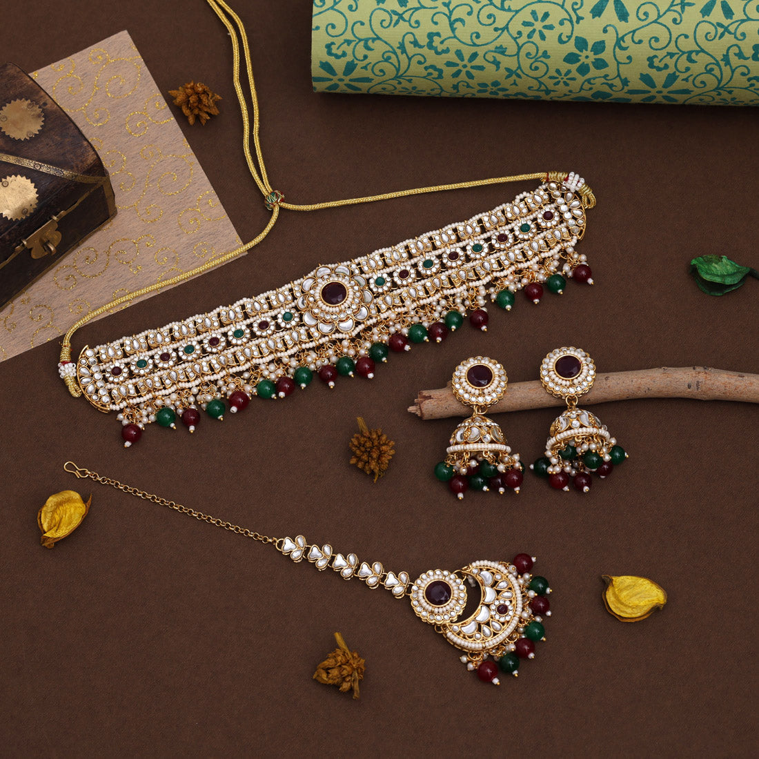 Kundan Choker Halskette mit Ohrringe & Tikka - gold | maroon , grün