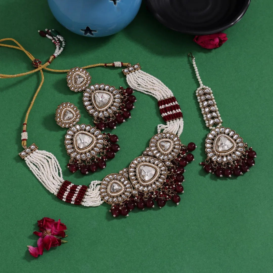 Kundan Halskette mit Ohrringe & Tikka - gold |  Maroon