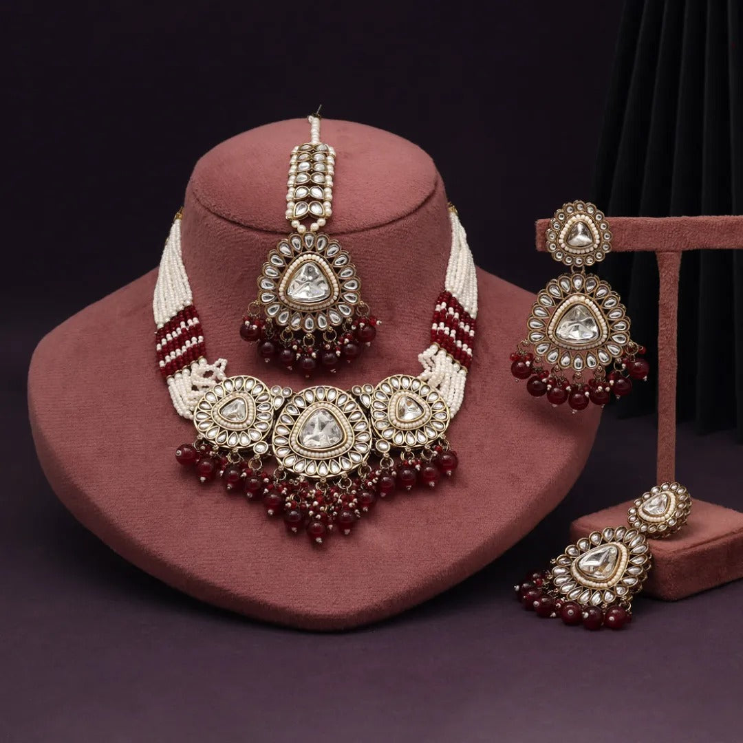 Kundan Halskette mit Ohrringe & Tikka - gold |  Maroon