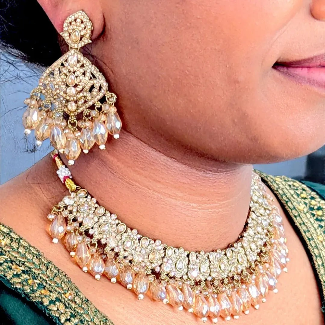 Kundan Halskette mit Ohrringe & Tikka - gold