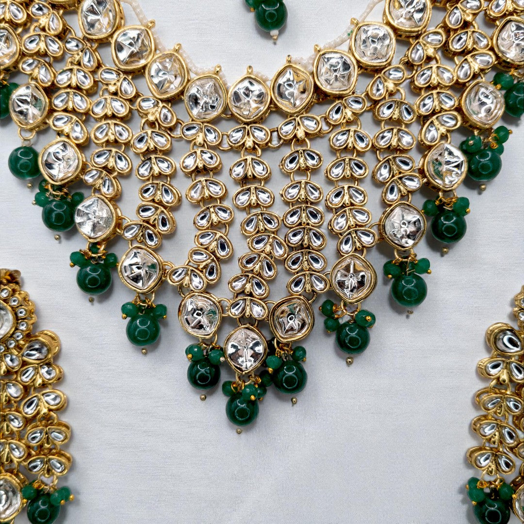 Kundan Choker Halskette mit Ohrringe & Tikka - gold | grün