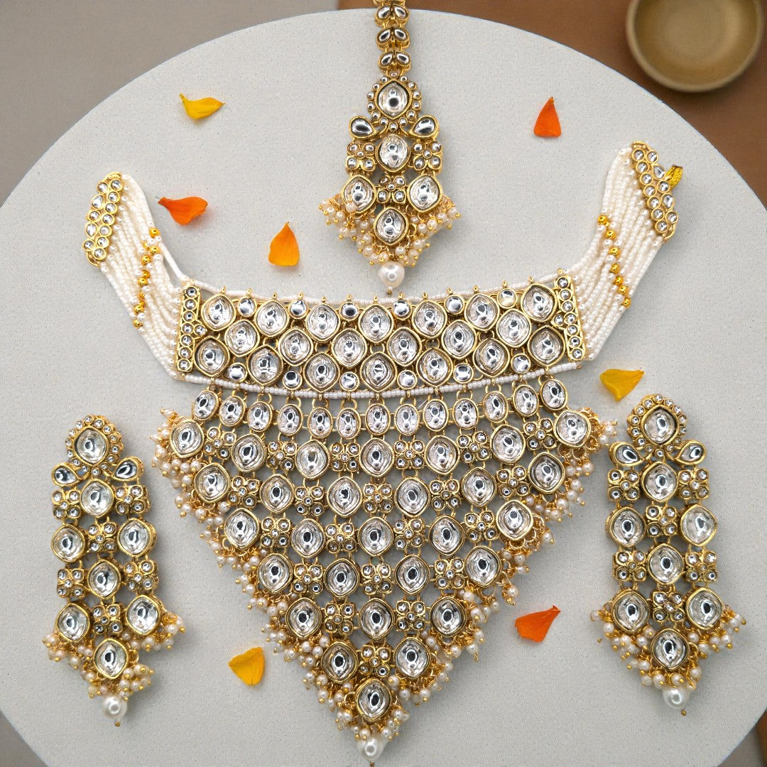 Kundan Choker Halskette mit Ohrringe & Tikka - gold | weiß
