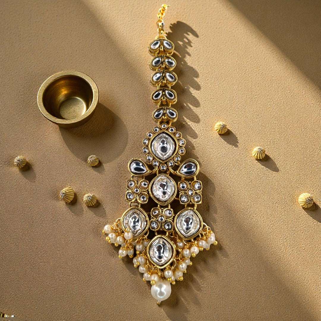 Kundan Choker Halskette mit Ohrringe & Tikka - gold | weiß