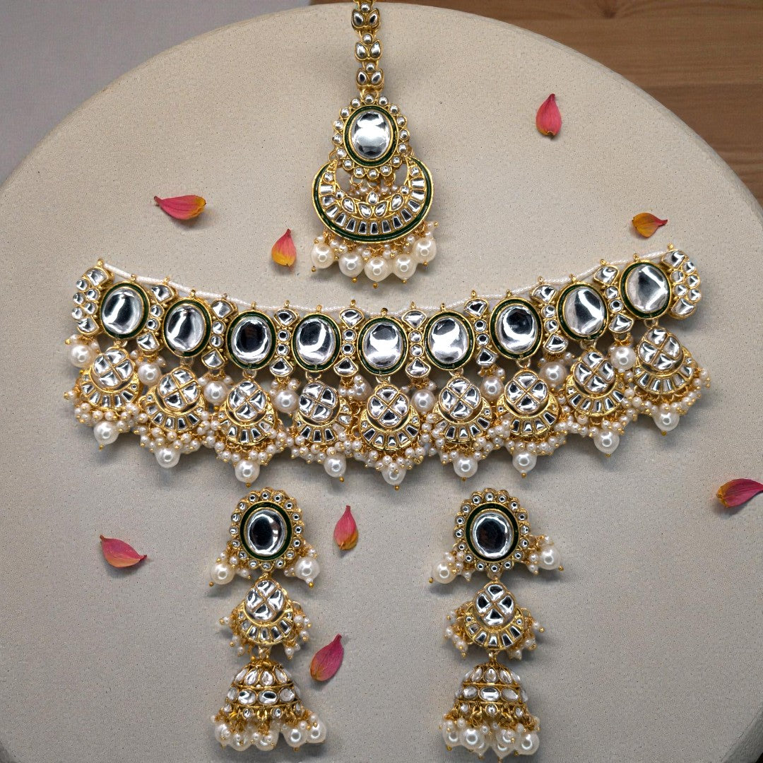 Kundan Choker Halskette mit Ohrringe & Tikka - gold | weiß