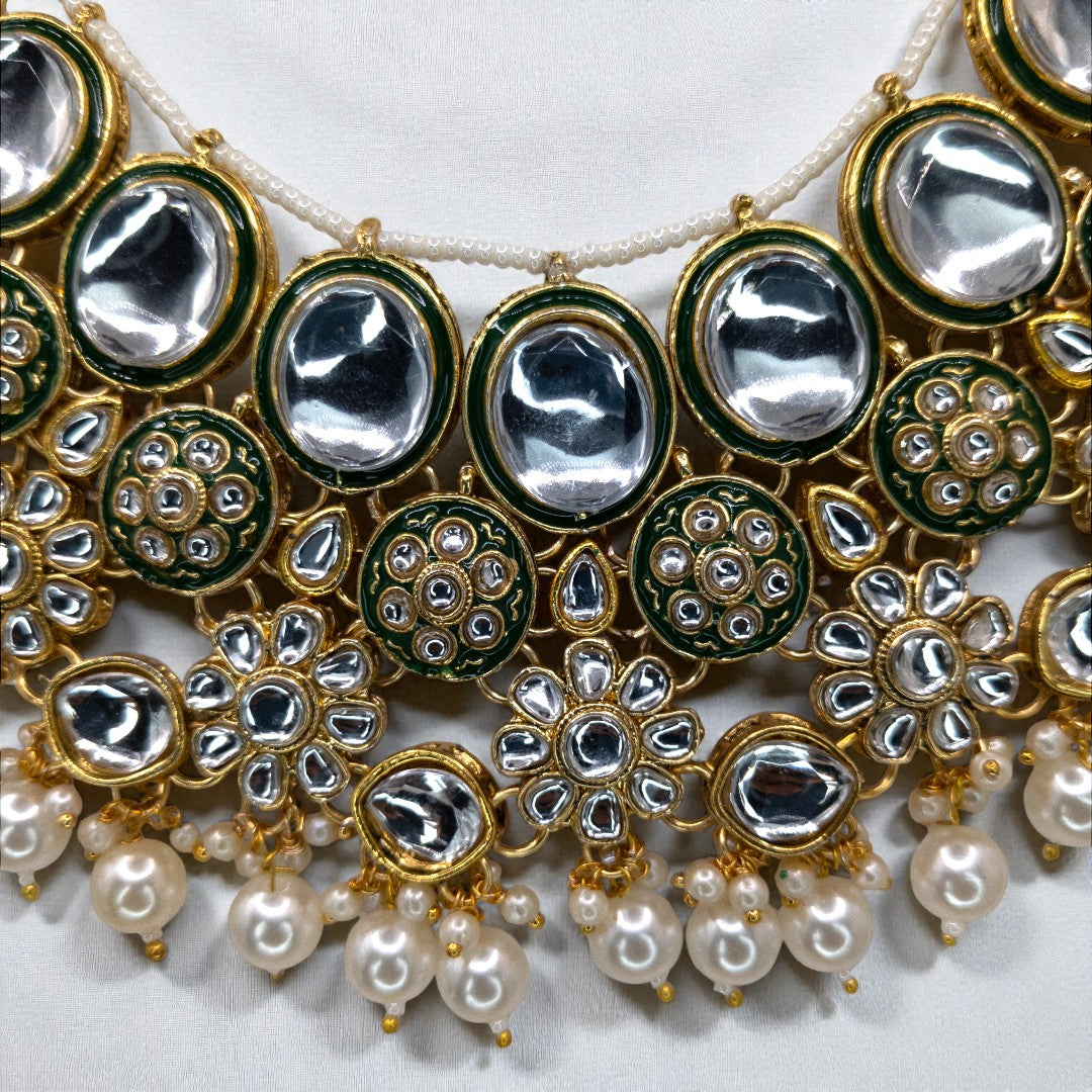 Kundan Choker Halskette mit Ohrringe & Tikka - gold | weiß