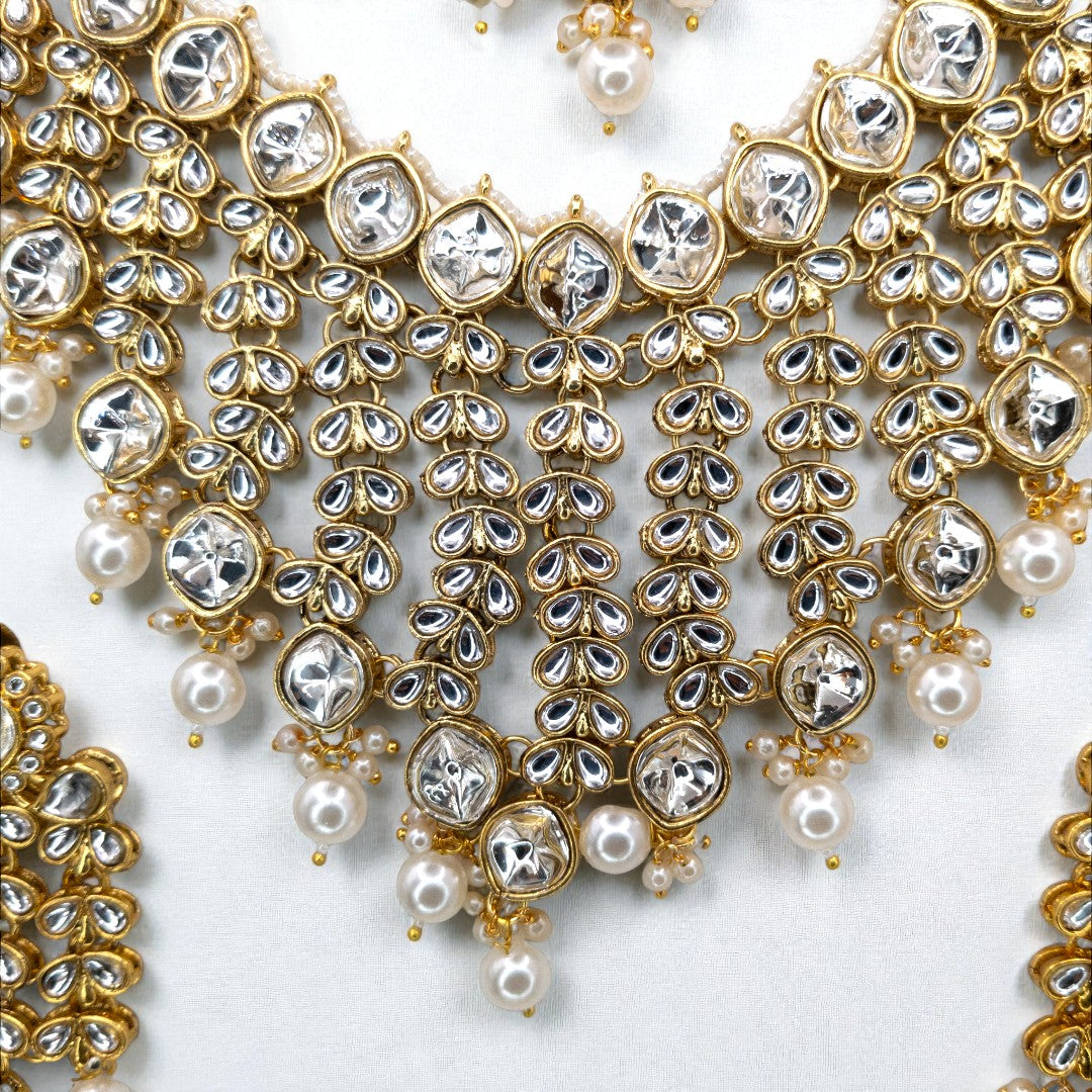 Kundan Choker Halskette mit Ohrringe & Tikka - gold | weiß
