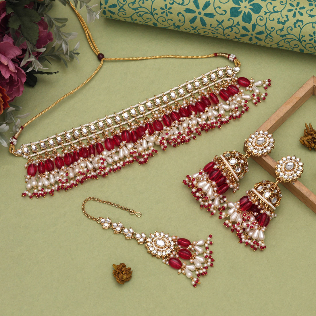 Kundan Choker Halskette mit Ohrringe & Tikka - gold |  Magenta