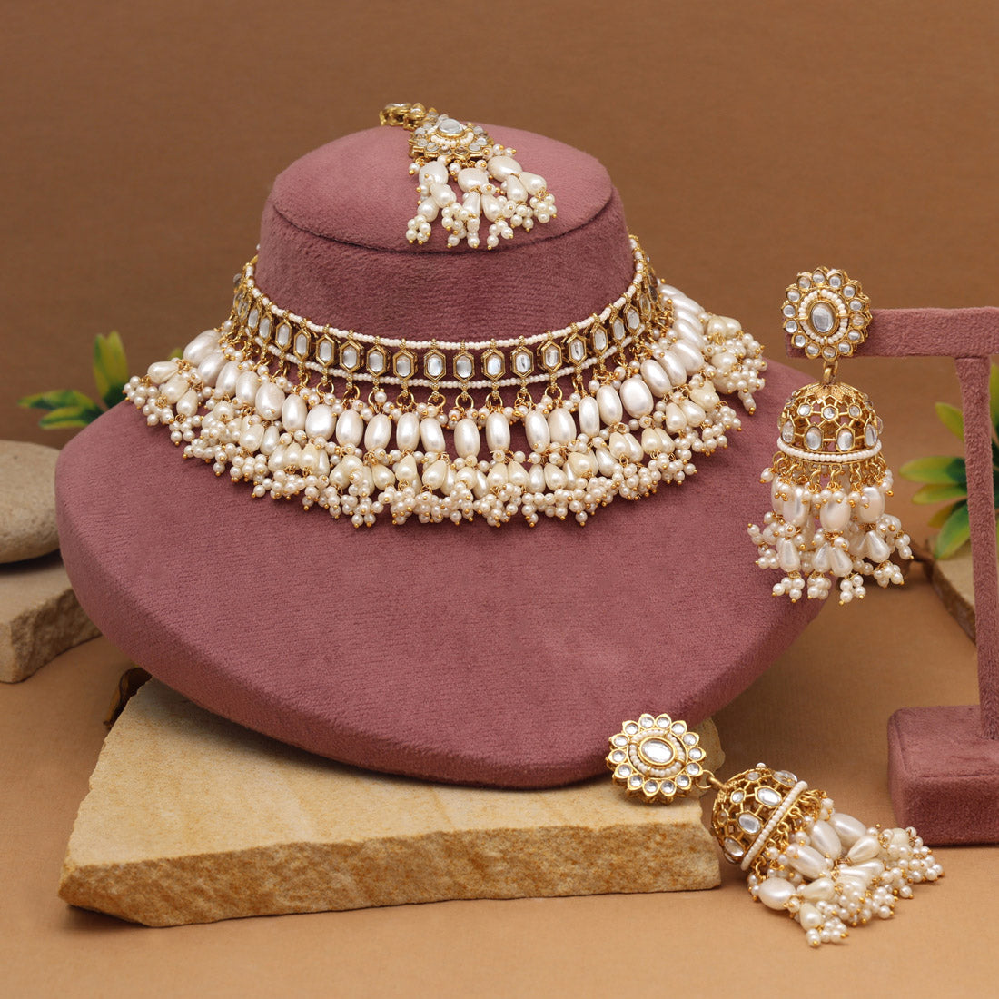 Kundan Choker Halskette mit Ohrringe & Tikka - gold |  weiß