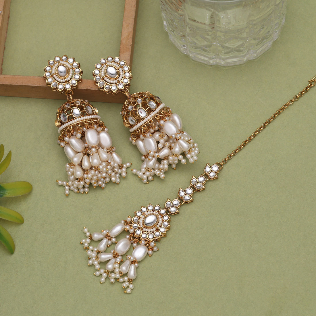 Kundan Choker Halskette mit Ohrringe & Tikka - gold |  weiß