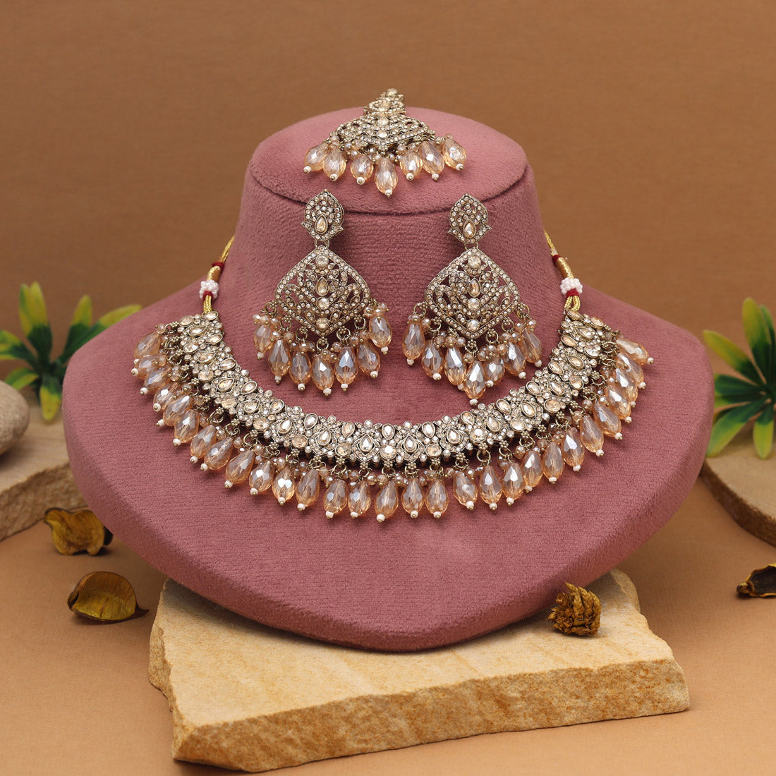 Kundan Halskette mit Ohrringe & Tikka - gold