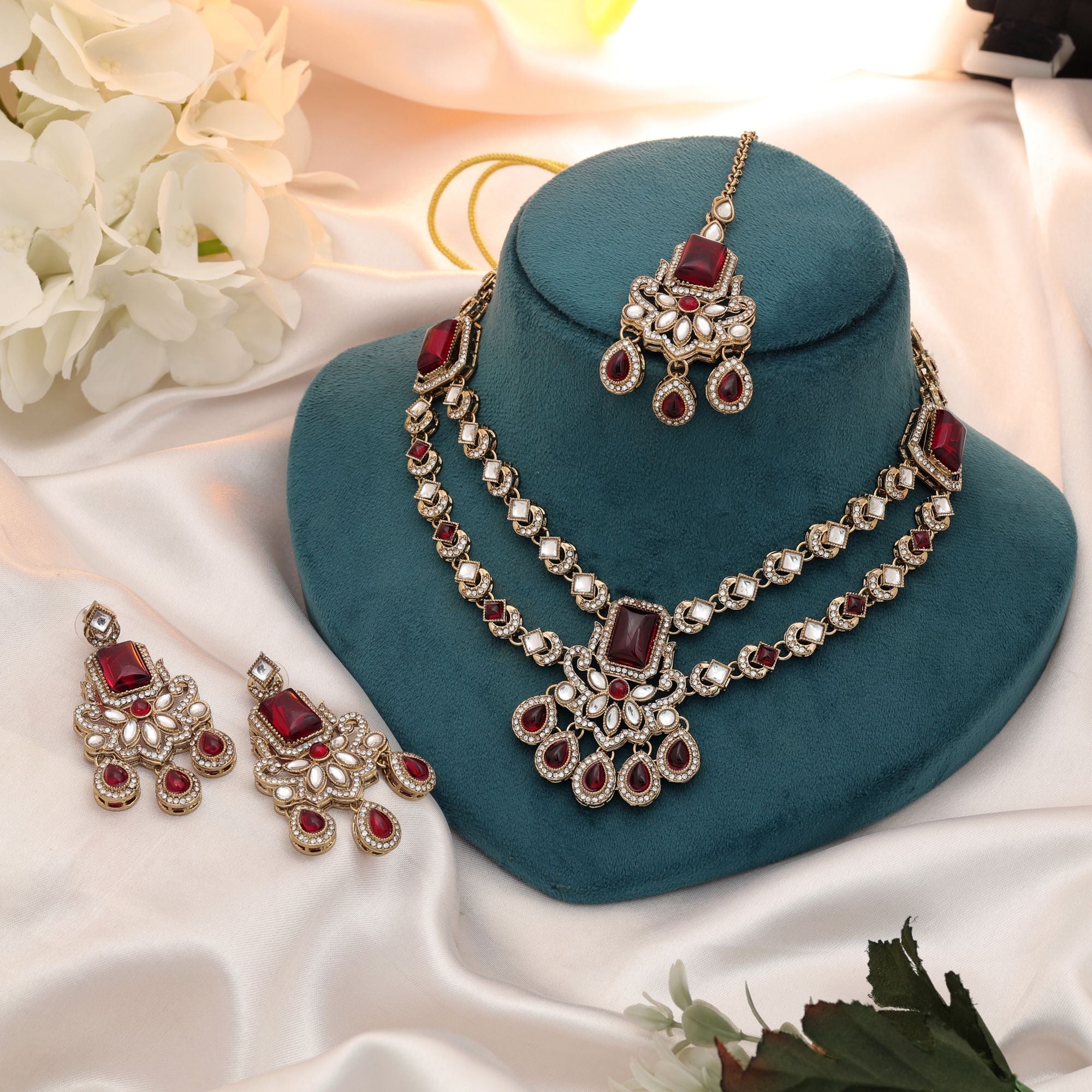Kundan Halskette mit Ohrringe & Tikka - gold | maroon